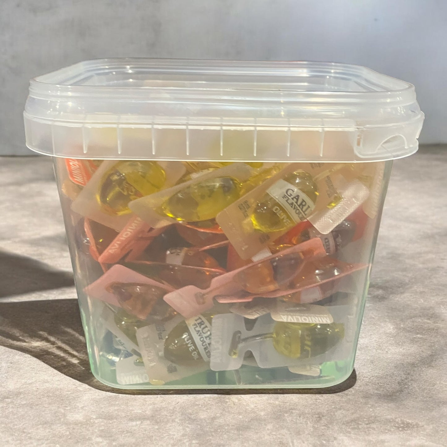 アルカラ ミニオリーバ 3フレーバー アソート 75個入り チリ トリュフ ガーリック MINIOLIVA MIX ALCALA OLIVA