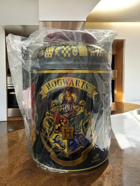 NEW ENGLISH TEA Hogwarts-themed large tin with 240 traditional English tea bags from Sri Lanka
