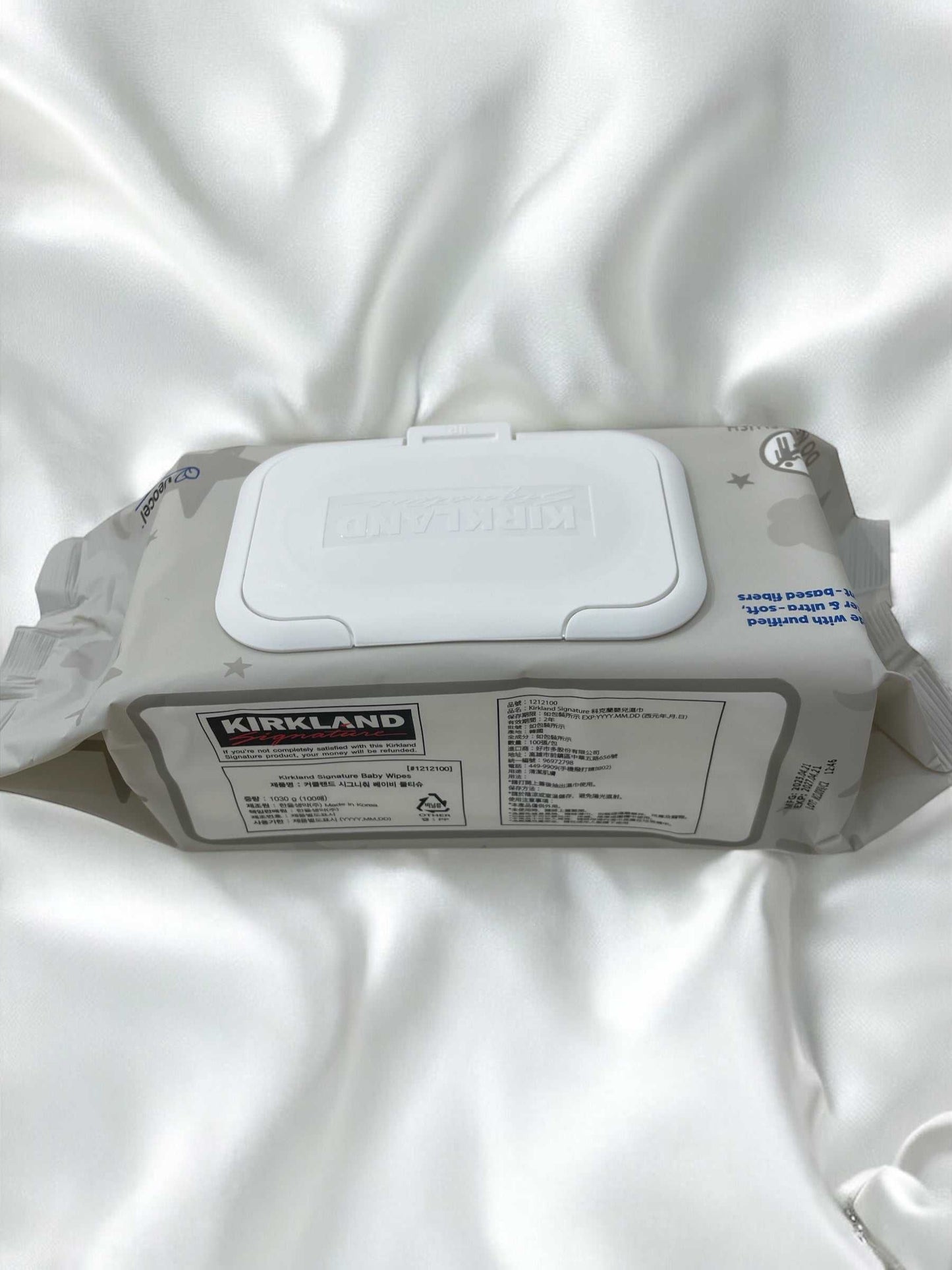 KS ベビーワイプス包装、カークランドシグネチャー無香料・アルコールフリー赤ちゃん用おしりふき100枚入りパック。
