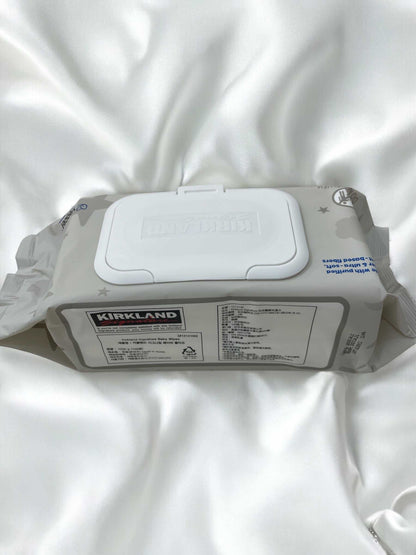 KS ベビーワイプス包装、カークランドシグネチャー無香料・アルコールフリー赤ちゃん用おしりふき100枚入りパック。