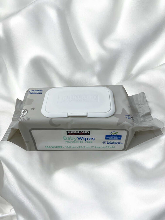 KS ベビーワイプス包装、カークランドシグネチャー無香料・アルコールフリー赤ちゃん用おしりふき100枚入りパック。