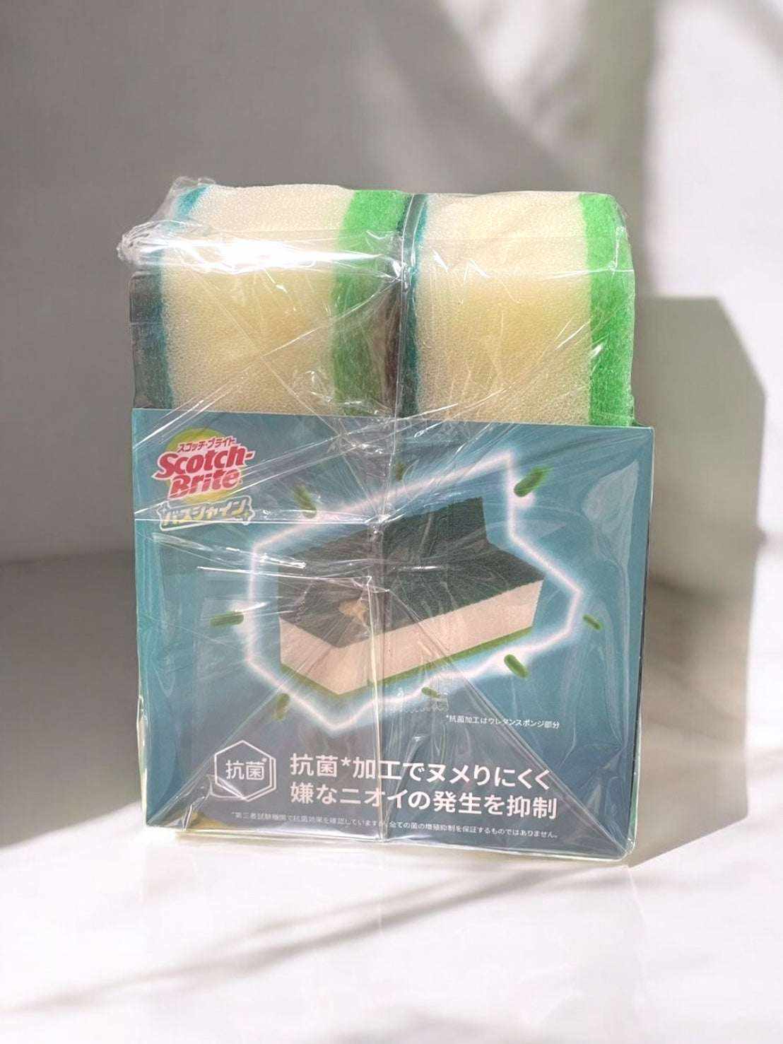 スコッチブライト バスシャイン抗菌スポンジ 6個入り, 効率的で衛生的な風呂掃除用スポンジ, 高い洗浄力と抗菌加工, 清潔に保てるデザイン.