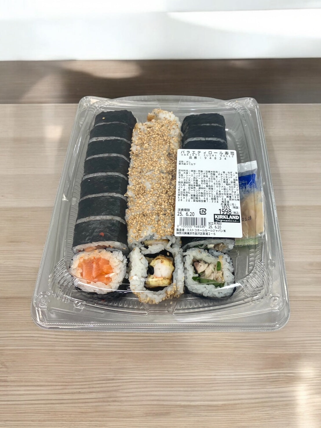 【コストコのお寿司】 バラエティロール寿司    ※時期によって中身が変わります