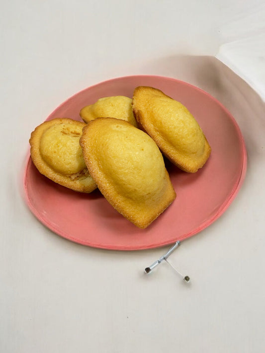 マドレーヌプレーン4個入りの定番焼き菓子