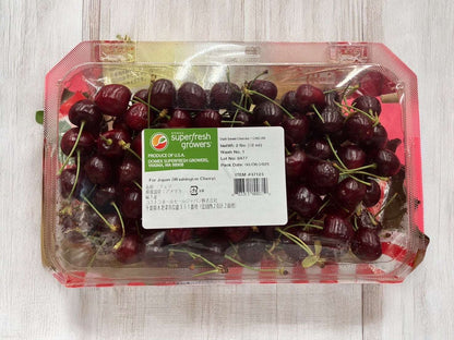 Packaging of fresh 900g USA cherries rich in vitamin C with stems on wooden surface