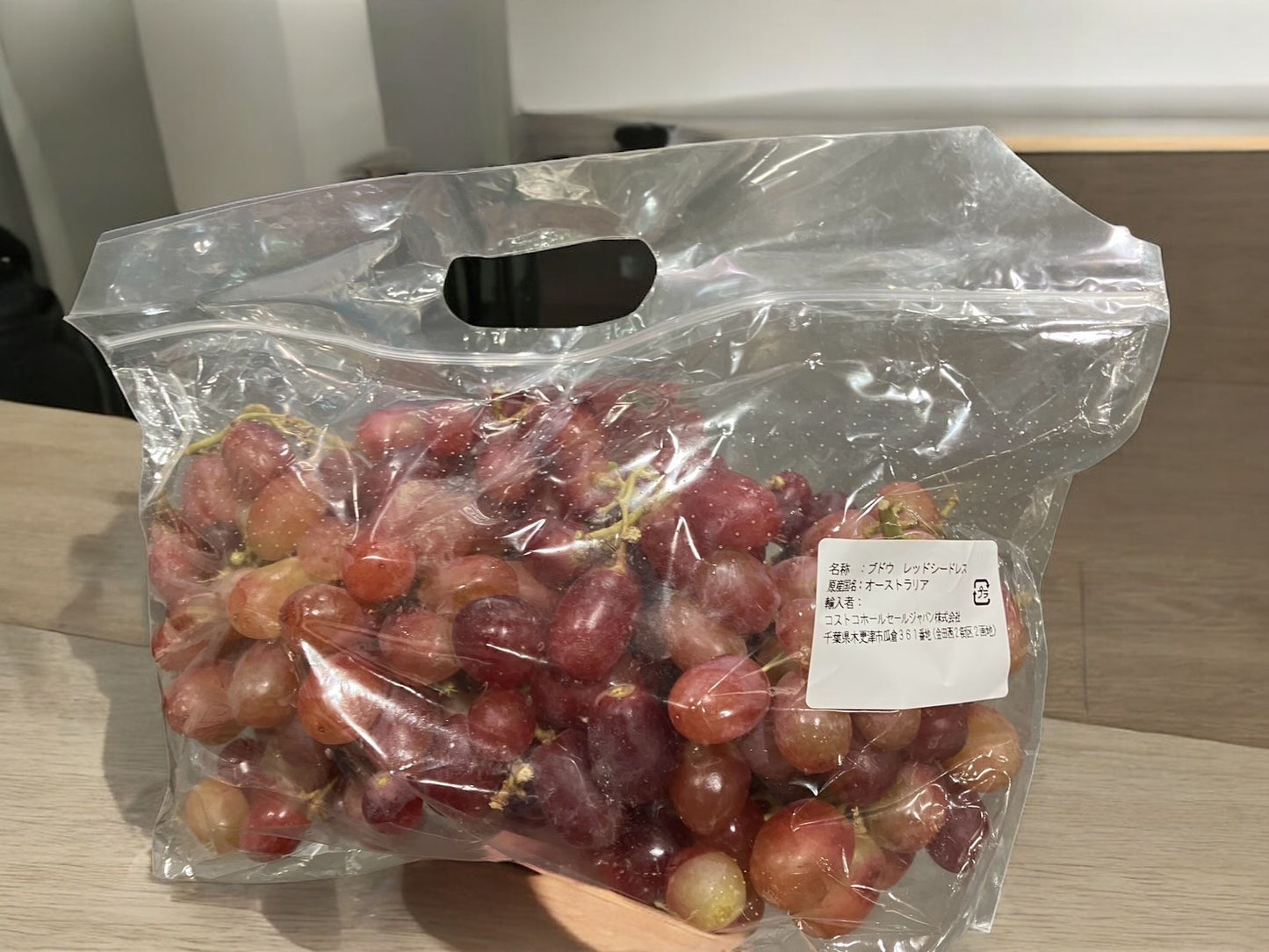 【冷蔵商品】レッドシードレスグレープ 1.36kg 種なし