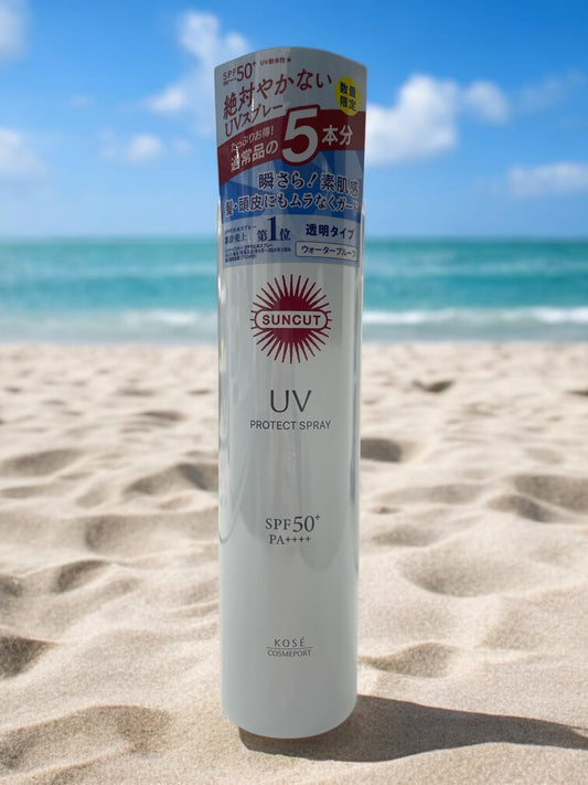 サンカットプロテクトUVスプレー300g、SPF50+、PA++++、砂浜に立つ無香料タイプ。