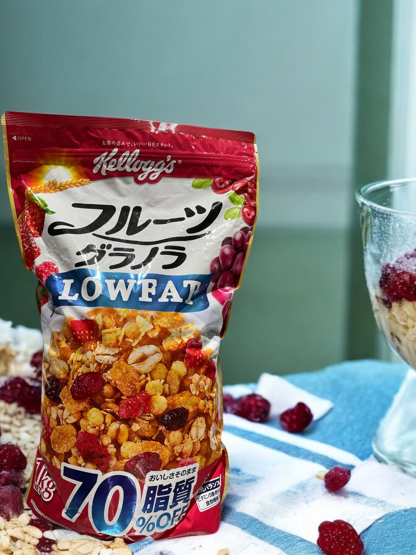 ケロッグ フルーツ グラノラ LOW FAT 1kg　シリアル  グラノーラ 朝食【お得】