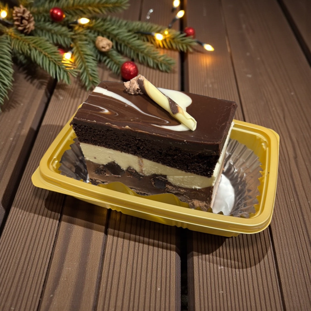 【ケーキ】《期間限定》タキシードケーキ  小分け販売 1/6カット  2025年版  クリスマスシーズン  コストコベーカリー商品