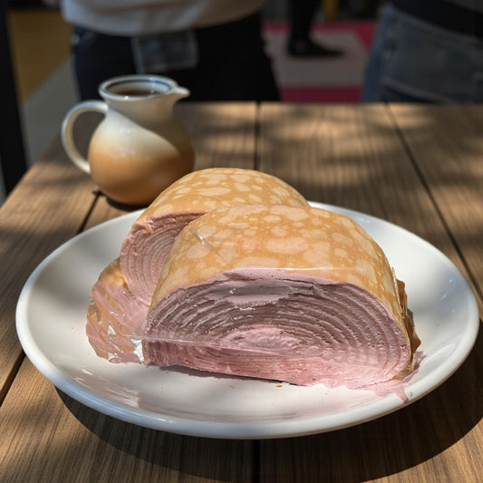 【冷蔵商品】プレシア  クレープバウム いちご味  小分け販売 2/8カット【話題の人気商品】《品薄》《期間限定》大容量