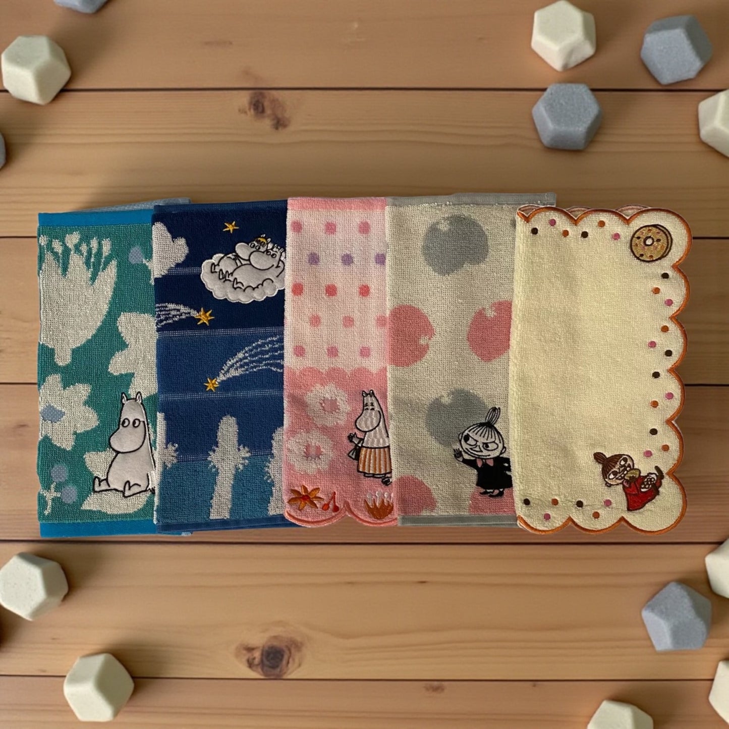 ムーミン ハンカチ 5枚セット 25㎝ × 25㎝　デザイン Bタイプ  （A・B タイプの2種類）