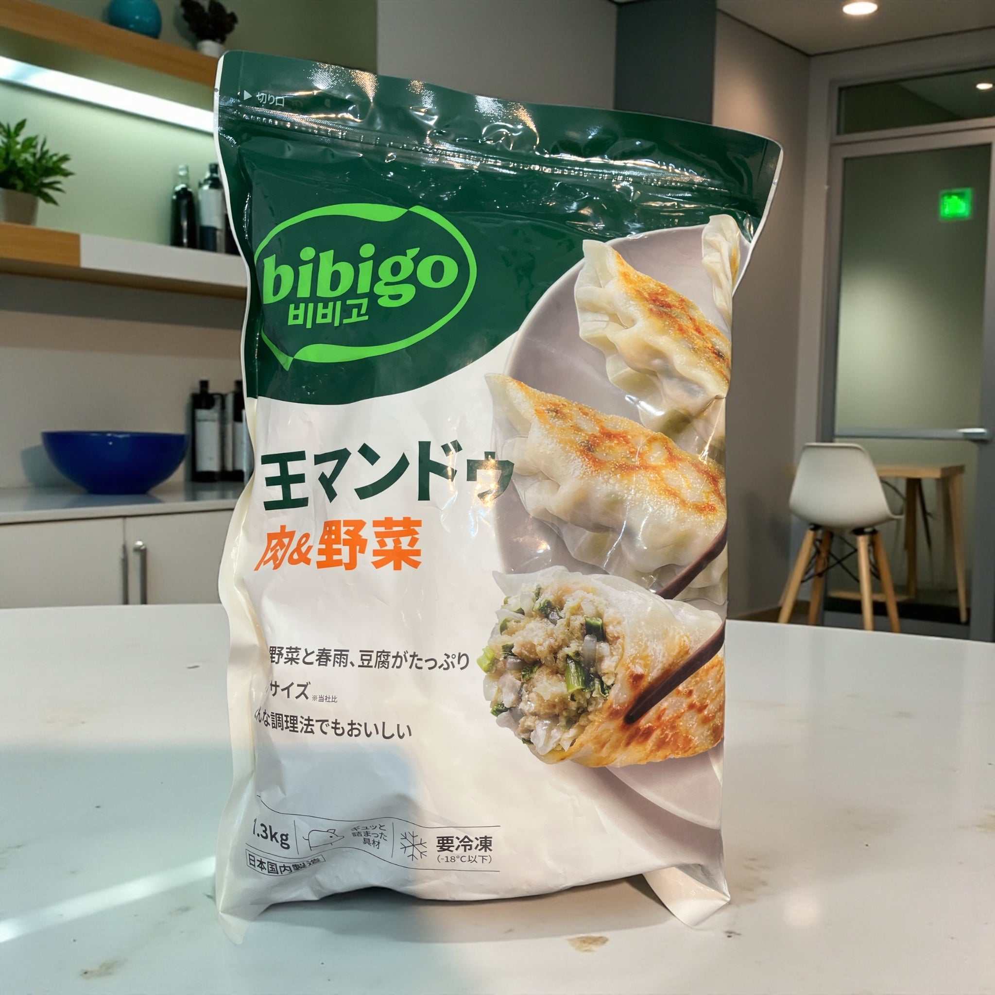 冷凍商品】 ビビゴ 王マンドゥ 肉＆野菜 韓国 餃子 1.3kg / bibigo