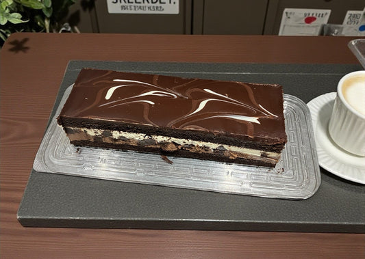 【ケーキ】《期間限定》タキシードケーキ  1.2kg 約30㎝ クォーターサイズ  2025年版  クリスマスシーズン  コストコベーカリー商品